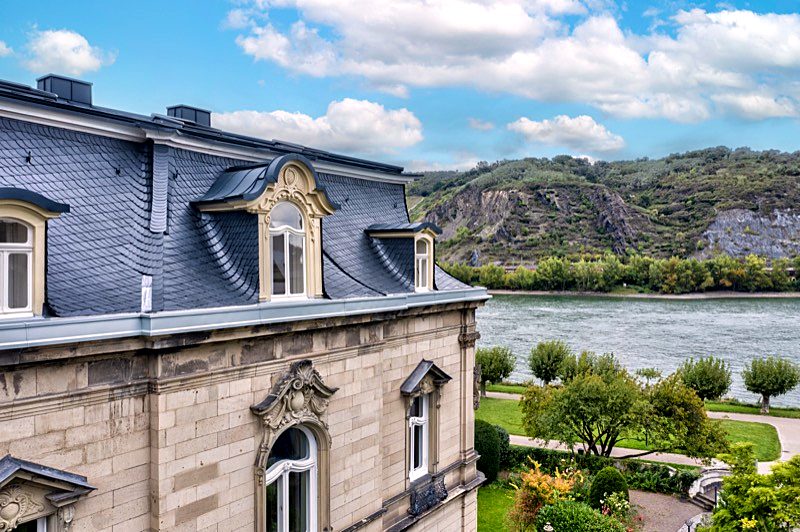 Villa Michels mit Rhein-Blick im Hintergrund